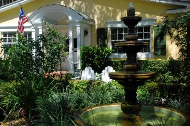 Bay Oaks